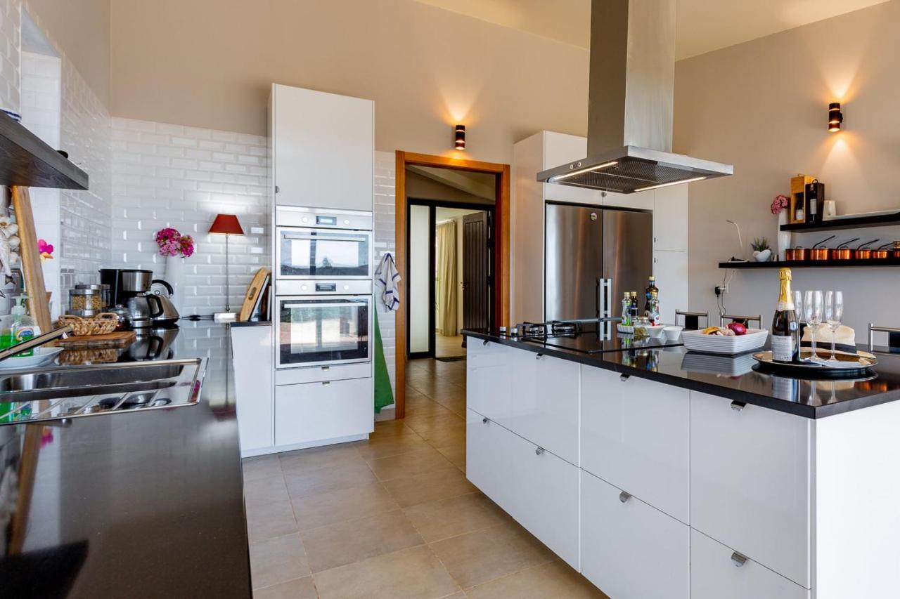 Corte Velada Guest House By Lovelystay Lagos Exteriör bild